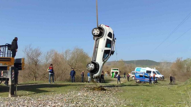 Bursa’da Gölete Uçan Araçtan Cansız Bedeni Çıkarıldı