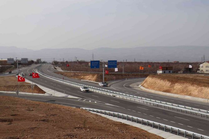 Malatya Kuzey Çevreyolu’nun 26 Km’lik 1. Kısmı Hizmete Açıldı