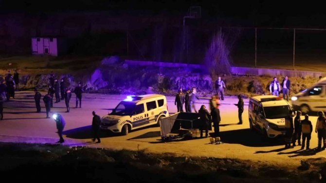Araçla Önünü Kestikleri Tekstilciyi Sokak Ortasında Öldürdüler