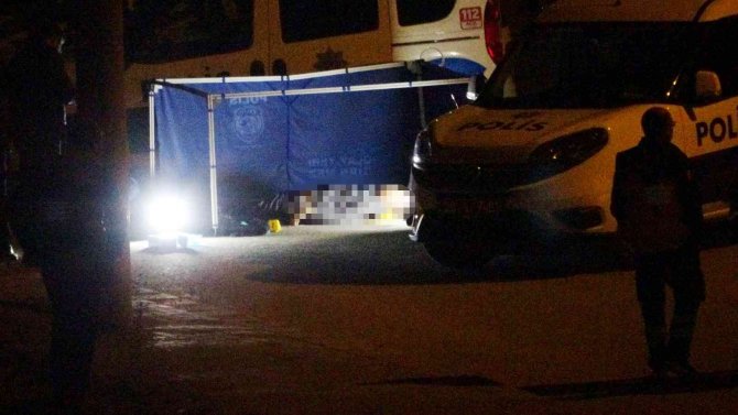 Araçla Önünü Kestikleri Tekstilciyi Sokak Ortasında Öldürdüler