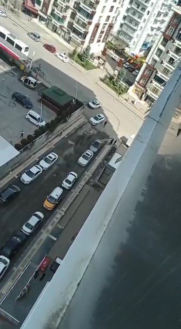 Diyarbakır’da Bir Kişi Kendi Aracıyla 10 Aracı Hurdaya Çevirdi, Ardından Babasına Saldırdı