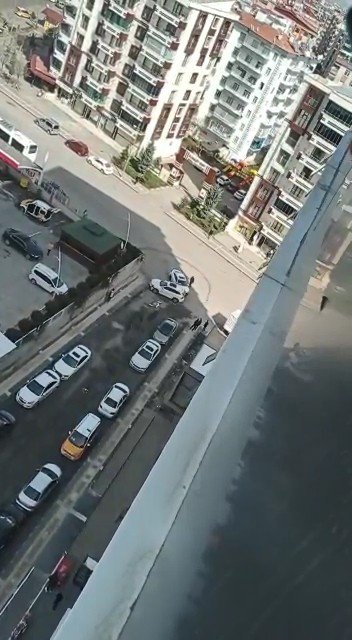 Diyarbakır’da Bir Kişi Kendi Aracıyla 10 Aracı Hurdaya Çevirdi, Ardından Babasına Saldırdı