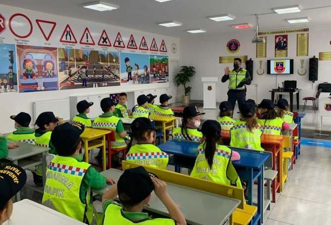 Trafiği Jandarmadan Öğrendiler