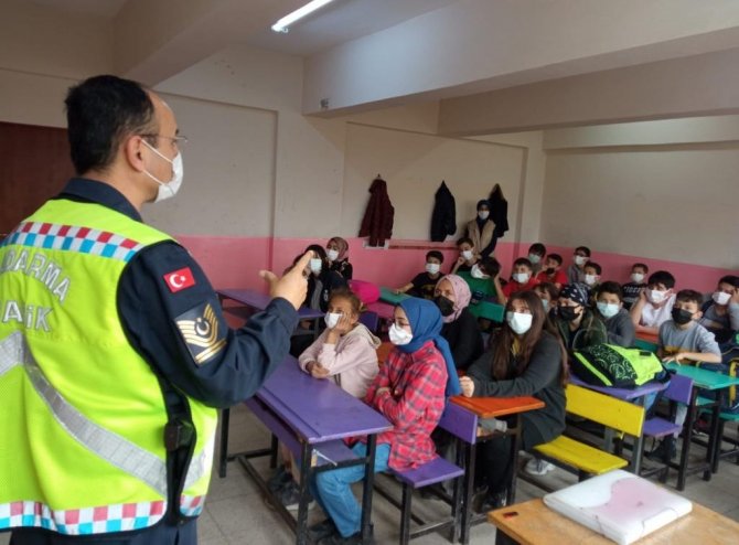 Trafiği Jandarmadan Öğrendiler