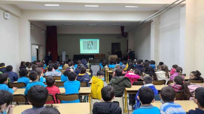 Öğrencilere Yardımseverlik Anlatıldı