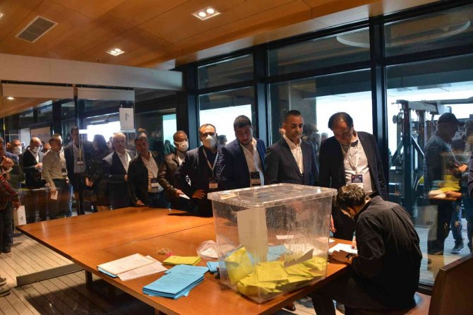 Ege Yaş Meyve Sebze İ̇hracatçıları Birliğinde Uçak Güven Tazeledi