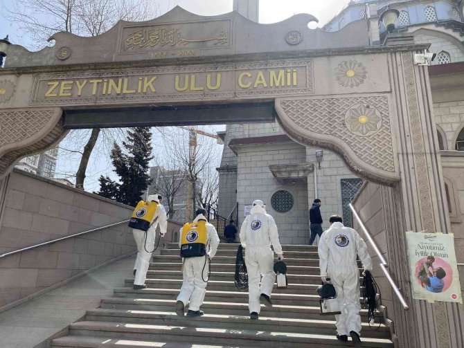 Kartal’da Ramazan Ayının İlk Gününde Camiler Dezenfekte Edildi