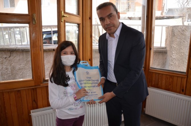 Emet’te En Çok Kitap Okuyan 5 Öğrenci Ödüllendirildi