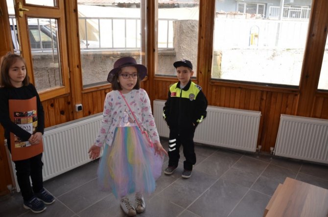 Emet’te En Çok Kitap Okuyan 5 Öğrenci Ödüllendirildi