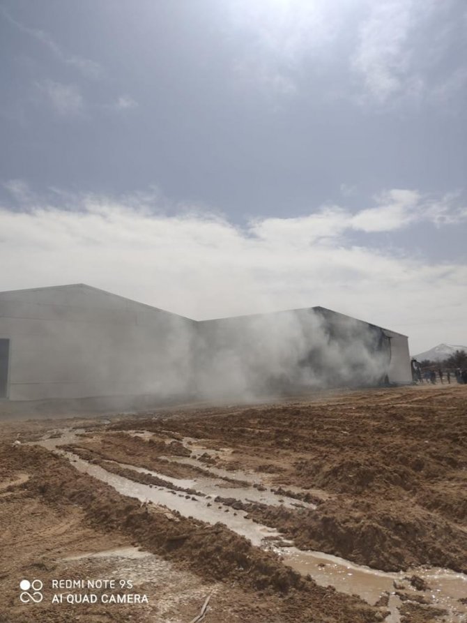 Kaynak Kıvılcımından Çıkan Yangında Fabrika Kül Oldu