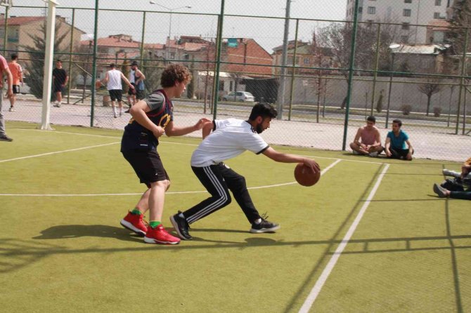 Elazığ’da Sokak Basketbol Turnuvası Düzenlendi