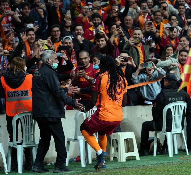 Bafetimbi Gomis 5. Golünü Kaydetti