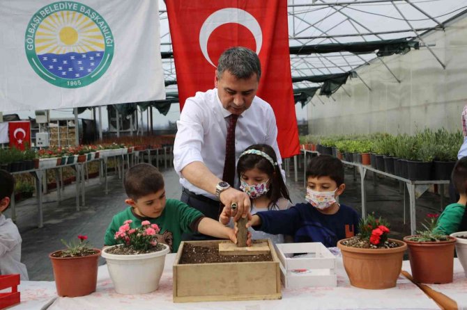 Gölbaşı Belediye Başkanı Şimşek, Öğrencilerle Birlikte Ata Tohumlarını Toprakla Buluşturdu
