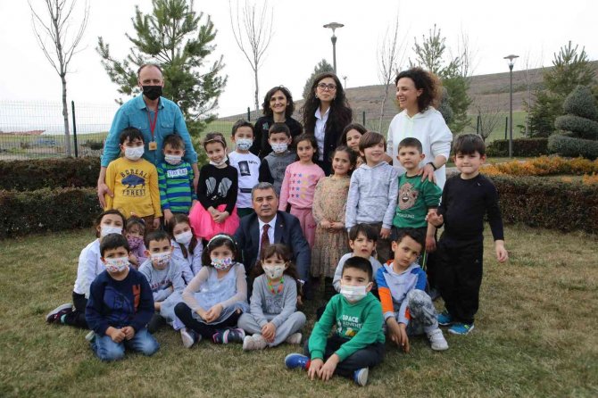 Gölbaşı Belediye Başkanı Şimşek, Öğrencilerle Birlikte Ata Tohumlarını Toprakla Buluşturdu