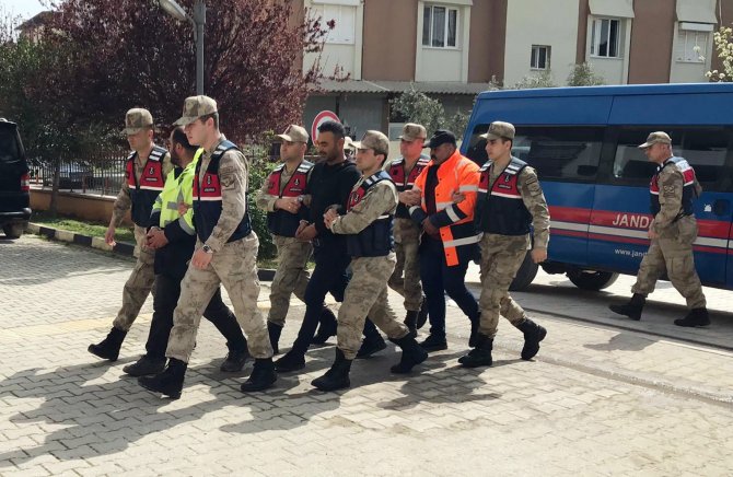 Hatay’da Göçmen Kaçakçılığı Yapan 2 Şüpheli Tutuklandı