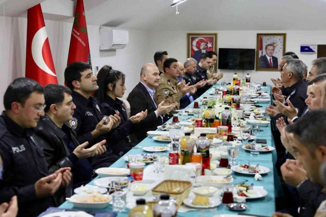 İ̇çişleri Bakanı Soylu, Ankara’da Emniyet Mensuplarıyla İlk Sahurunu Yaptı