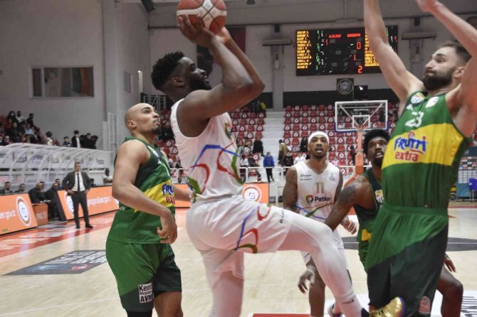 Ing Basketbol Süper Ligi: Aliağa Petkimspor: 70 - Bursaspor: 68