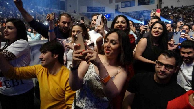 İ̇ranlılar Van’da ’Ebi’ Konseriyle Coştu