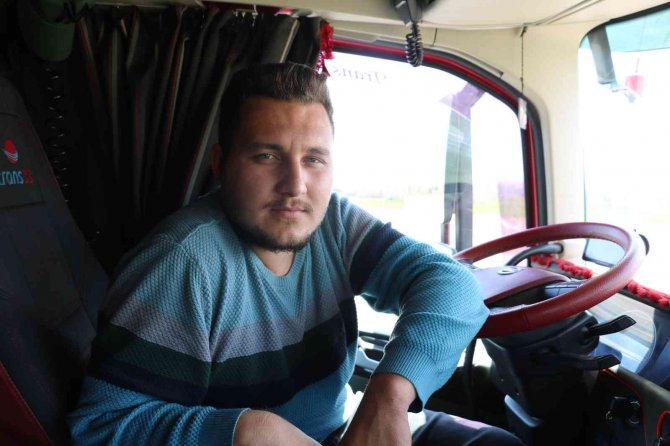 Tır Şoförleri Yetkililere Seslendi: "Gümrüklerde Çektiğimiz Çileleri Görün"