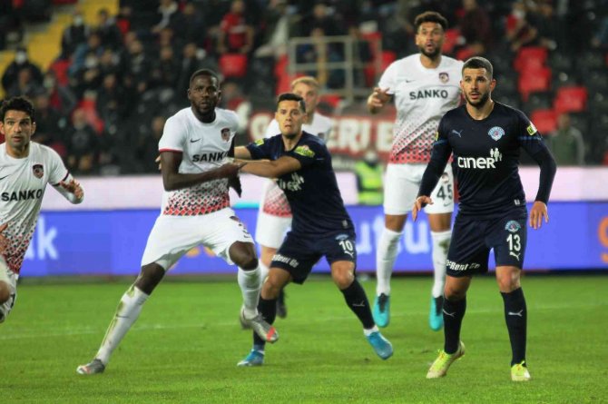 Kasımpaşa Süper Lig’de İlk Peşinde