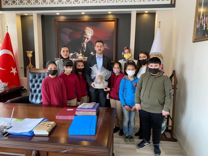 Kaymakam İ̇rdelp, Yarışmada Dereceye Giren Öğrencileri Ödüllendirdi