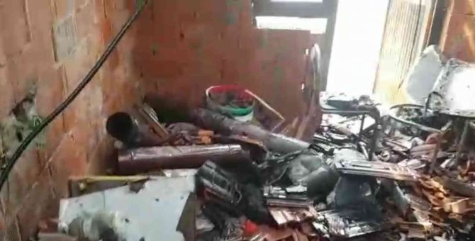 Kaynak Yaparken Çatıyı Yaktı, İtfaiye Anında Müdahale Etti