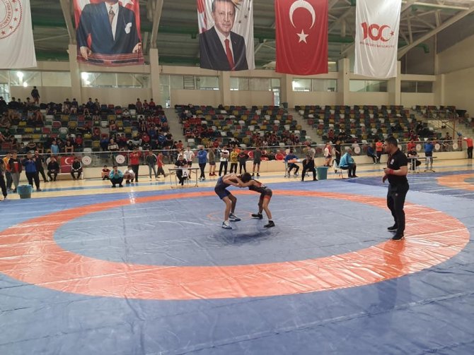 Okul Sporları Güreş Yıldızlar Grup Müsabakaları Başladı