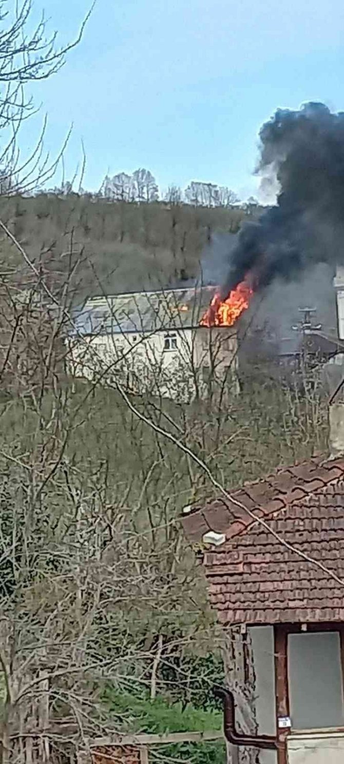 Ahşap Ev Alev Alev Yandı