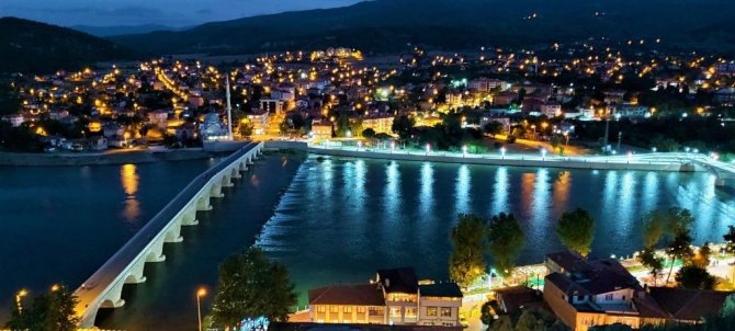 Tarihi Koyun Baba Köprüsüne Aydınlatma Ödeneği