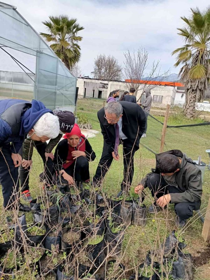 Köyceğiz’de Fideler Toprakla Buluştu