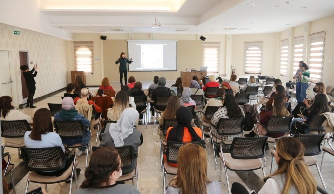 Küçükçekmeceli Kadınlar, Aile Akademisi’nde Bir Araya Geldi