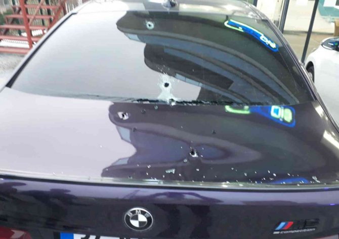 Kurye Motosikletiyle Gelip Diş Hekiminin Aracını Kurşunladı