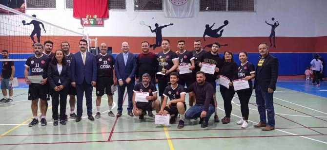 Bozyazı’da Kurumlar Arası Voleybol Turnuvası Sona Erdi