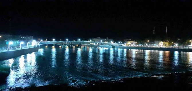 Tarihi Koyun Baba Köprüsüne Aydınlatma Ödeneği