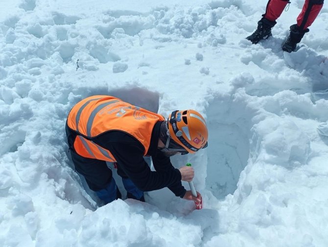Çığda Arama Kurtarma Eğitimleri Verildi