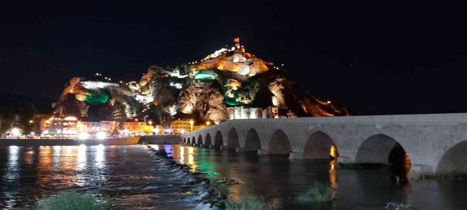 Tarihi Koyun Baba Köprüsüne Aydınlatma Ödeneği