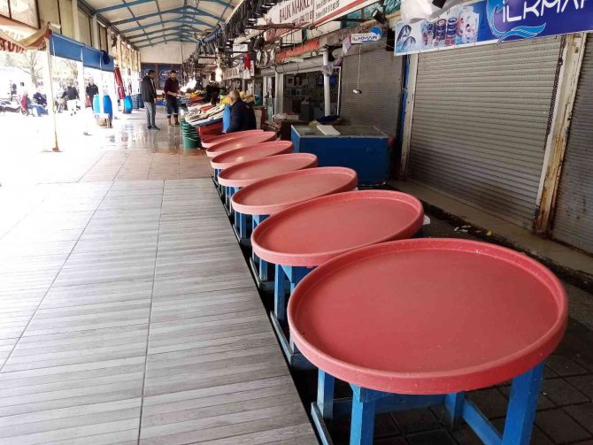 Ramazan Ayının İlk Günü Bandırma Balık Hali Boş Kaldı