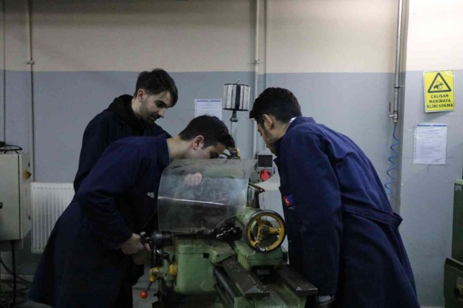 Mezun Olmadan İş Teklifleri Alıyorlar