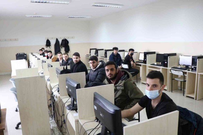 Mezun Olmadan İş Teklifleri Alıyorlar