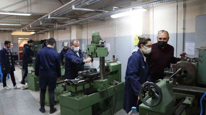 Mezun Olmadan İş Teklifleri Alıyorlar