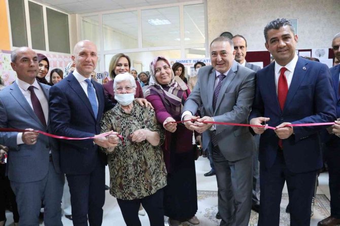 Geri Dönüşüm Malzemelerinden Kütüphane Yaptılar