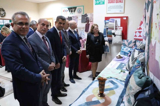 Geri Dönüşüm Malzemelerinden Kütüphane Yaptılar