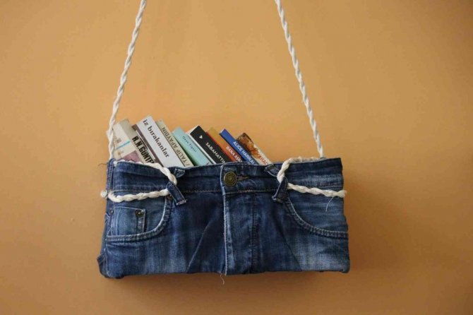 Geri Dönüşüm Malzemelerinden Kütüphane Yaptılar