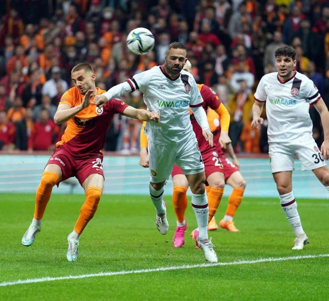 Spor Toto Süper Lig: Galatasaray: 2 - Karagümrük: 0 (Maç Devam Ediyor)