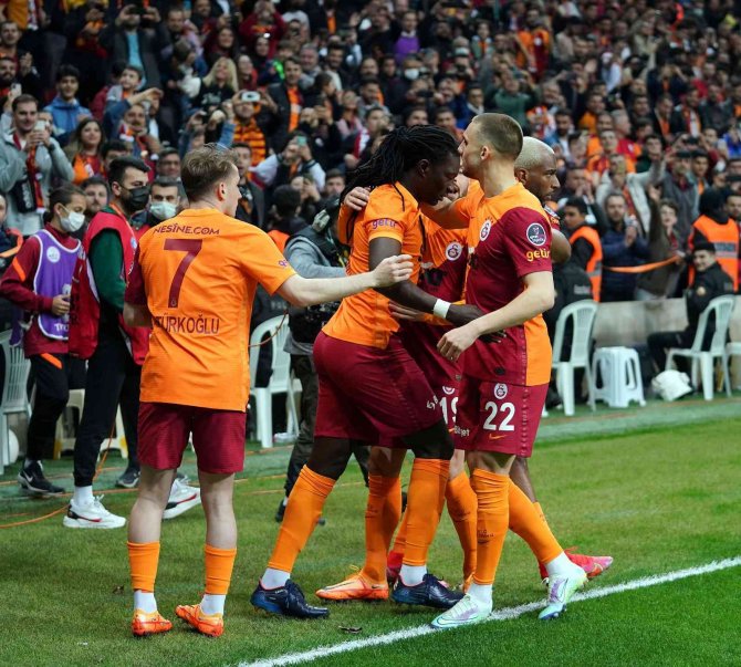 Spor Toto Süper Lig: Galatasaray: 2 - Karagümrük: 0 (Maç Devam Ediyor)