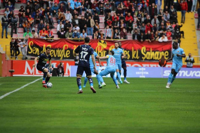Spor Toto Süper Lig: Kayserispor: 0 - Fenerbahçe: 1 (Maç Devam Ediyor)