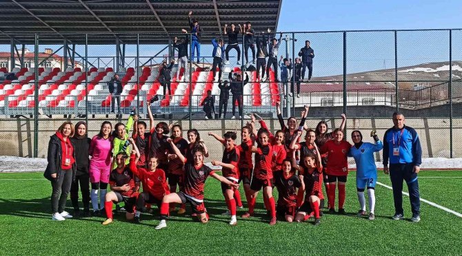 Büyükşehir Kadın Futbol Takımı Vanspor’u 5-0 Yendi