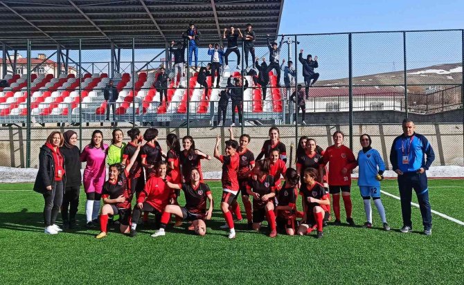 Büyükşehir Kadın Futbol Takımı Vanspor’u 5-0 Yendi