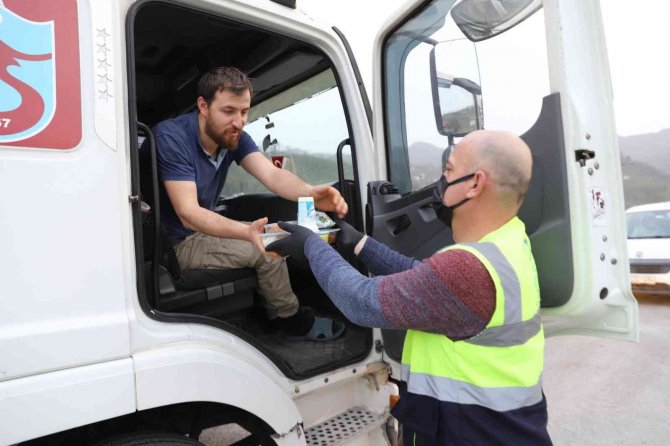 Tır Şoförleri İftar Saatini Ordu’ya Göre Ayarlıyor