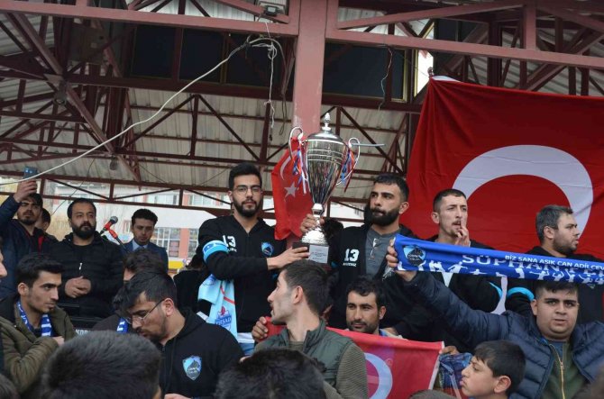 Şampiyon Takım Adilcevaz’da Coşkuyla Karşılandı